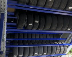 Regale für Reifen
